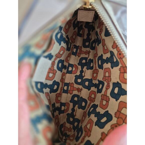 Gucci Vintage Horsebit Pochette Bag | Ivory Pebbled Leather | Gold Hardware - Picture 2 of 3